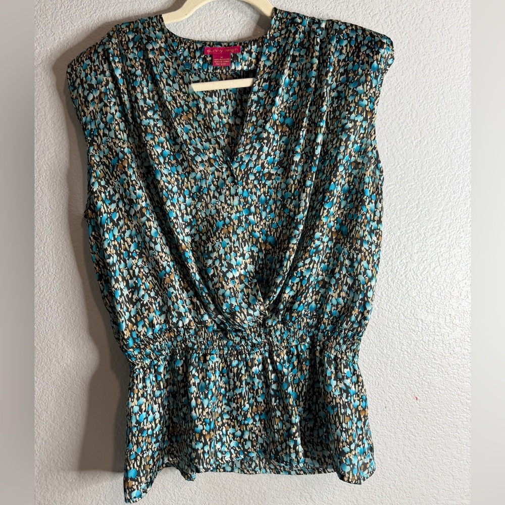 Sunny Leigh Size M top